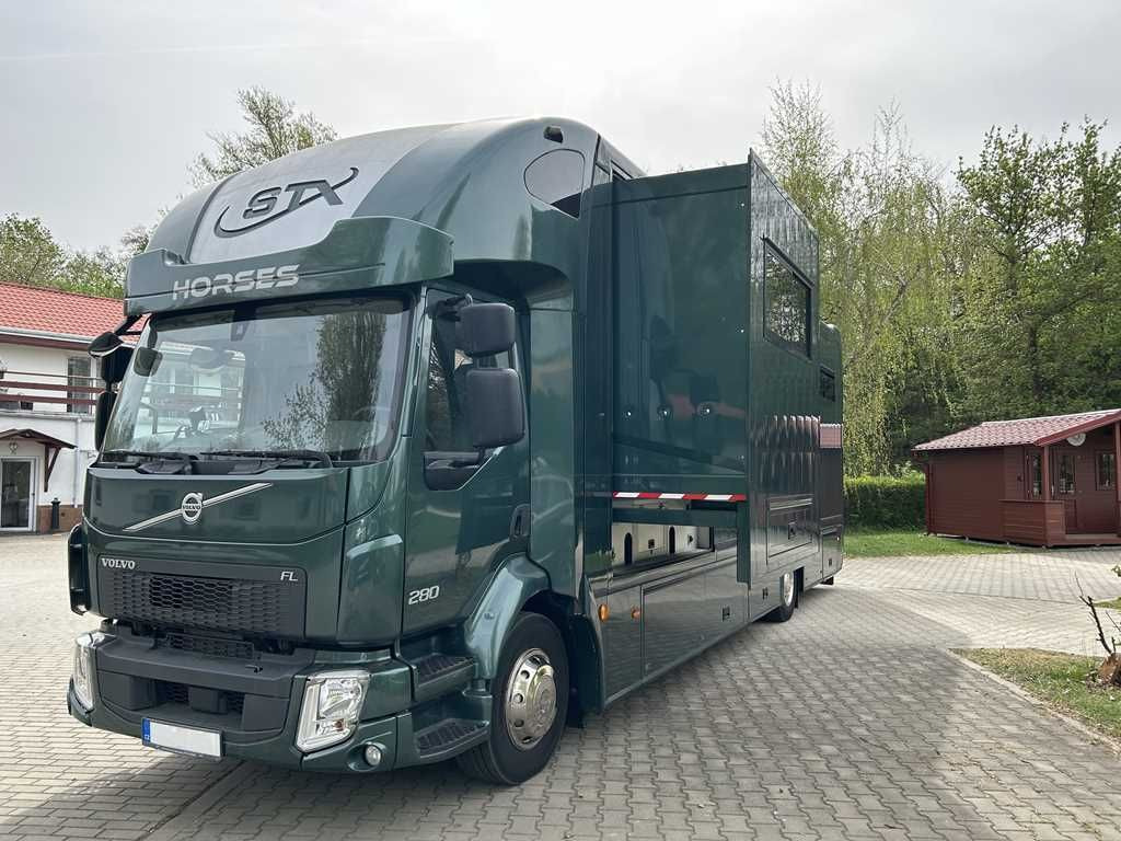 Volvo STX FL, 6 PEOPLE, 5 HORSES, CAMERA, 2X TAIL LIFT - Camion transport cai: Foto 1 Volvo STX FL, 6 PEOPLE, 5 HORSES, CAMERA, 2X TAIL LIFT - Camion transport cai: Foto 1