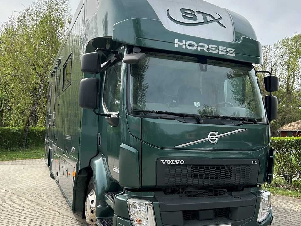 Volvo STX FL, 6 PEOPLE, 5 HORSES, CAMERA, 2X TAIL LIFT - Camion transport cai: Foto 2 Volvo STX FL, 6 PEOPLE, 5 HORSES, CAMERA, 2X TAIL LIFT - Camion transport cai: Foto 2