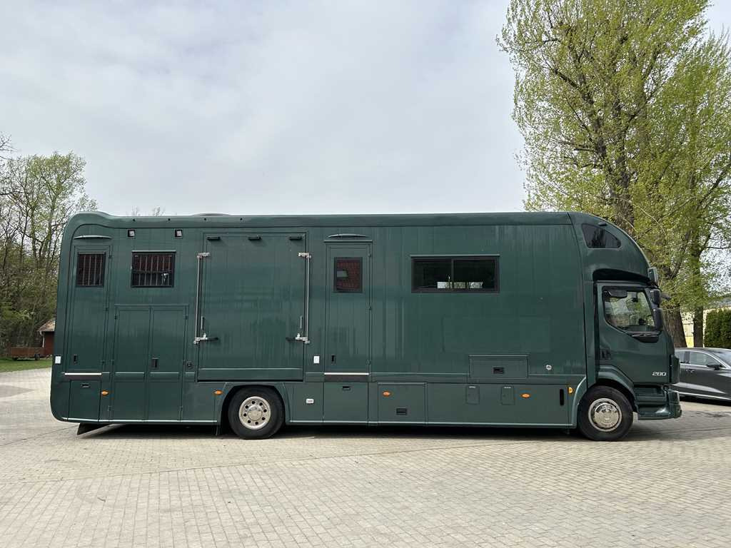 Volvo STX FL, FOR 6 PEOPLE, FOR TRANSPORTING FIVE HORSES, CAMERA, 2X HYDRAULIC FRONT - Camion transport cai: Foto 2 Volvo STX FL, FOR 6 PEOPLE, FOR TRANSPORTING FIVE HORSES, CAMERA, 2X HYDRAULIC FRONT - Camion transport cai: Foto 2