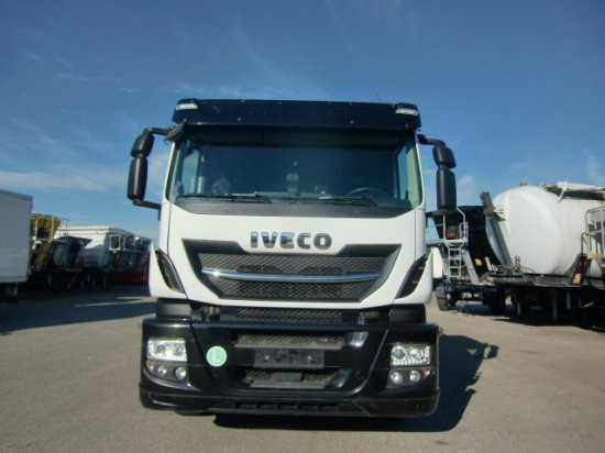 Iveco Stralis AD 260 SYS Milchtankwagen, Tankaufbau, ,Lenkachse + Liftachse, Retarder, 3 Kammern zu 5300l - Camion cisternă: Foto 2 Iveco Stralis AD 260 SYS Milchtankwagen, Tankaufbau, ,Lenkachse + Liftachse, Retarder, 3 Kammern zu 5300l - Camion cisternă: Foto 2