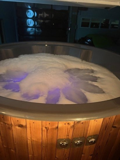 Izabella Wellnessanhänger mit Sauna und Whirlpool, Stromaggregat - Rulotă: Foto 4 Izabella Wellnessanhänger mit Sauna und Whirlpool, Stromaggregat - Rulotă: Foto 4