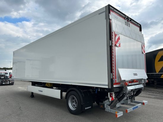 Krone SE City Kühler, TK SLXi 300, 1-Achsauflieger mit Hebebühne - Semiremorcă izoterma: Foto 4 Krone SE City Kühler, TK SLXi 300, 1-Achsauflieger mit Hebebühne - Semiremorcă izoterma: Foto 4