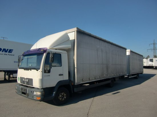 MAN LE 8.220 4x2 BL Planenaufbau + Anhänger Komplettzug - Camion cu prelată: Foto 3 MAN LE 8.220 4x2 BL Planenaufbau + Anhänger Komplettzug - Camion cu prelată: Foto 3