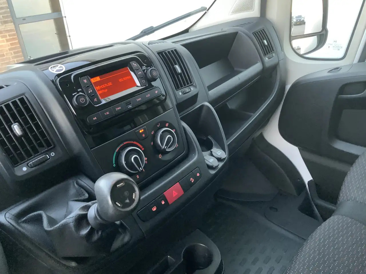 Leasing de Citroen Jumper 2.2 BlueHDi 165 L3 3.5t Meubel bak & Deuren Airco Citroen Jumper 2.2 BlueHDi 165 L3 3.5t Meubel bak & Deuren Airco: Foto 9