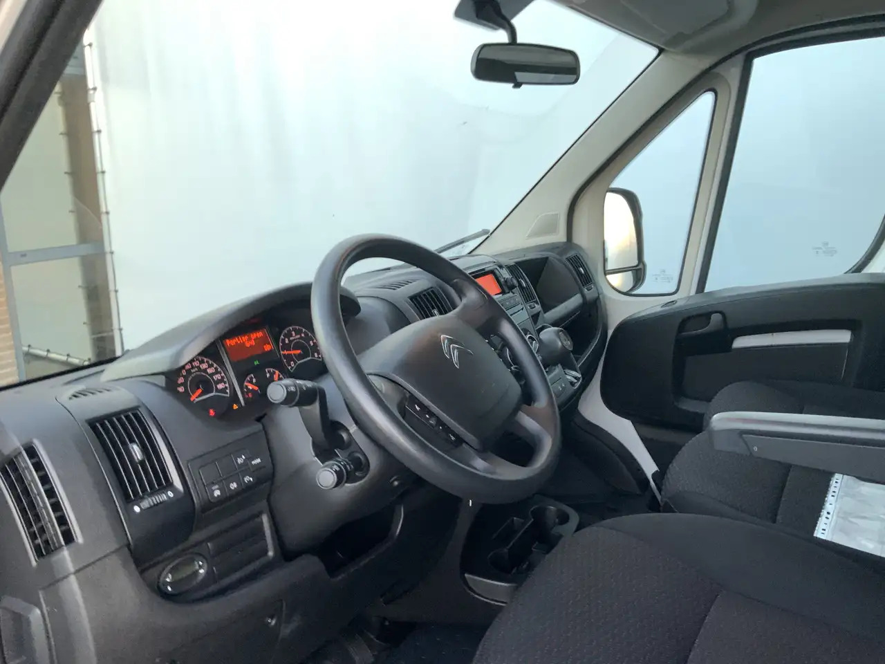 Citroen Jumper 2.2 BlueHDi 165 L3 3.5t Meubel bak & Deuren Airco - Autoutilitară box: Foto 5 Citroen Jumper 2.2 BlueHDi 165 L3 3.5t Meubel bak & Deuren Airco - Autoutilitară box: Foto 5