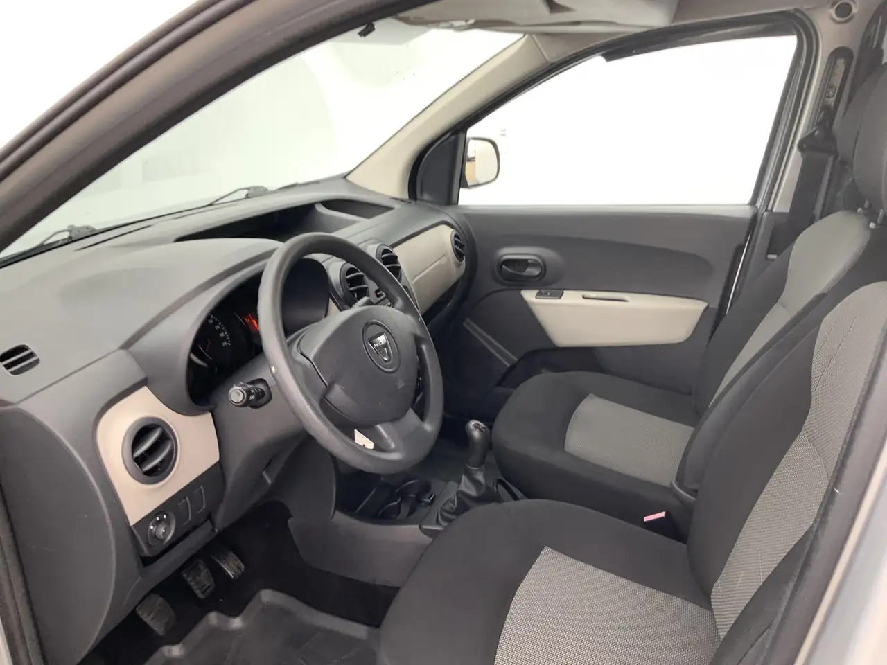 Dacia Dokker 1.5 dCi 75 Ambiance Airco Alu Velg Trekhaak 1200 k - Autoutilitară compactă: Foto 5 Dacia Dokker 1.5 dCi 75 Ambiance Airco Alu Velg Trekhaak 1200 k - Autoutilitară compactă: Foto 5