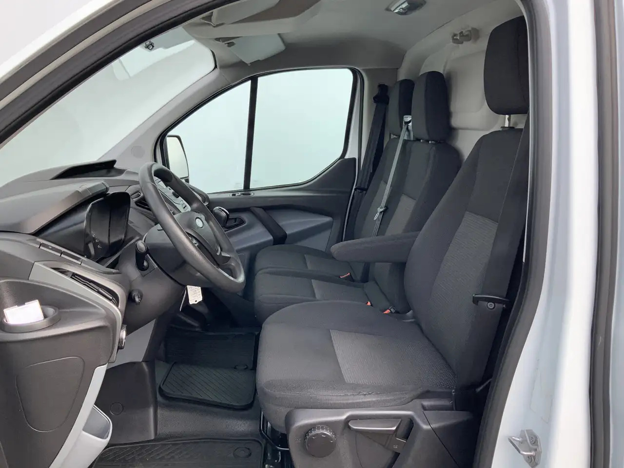 Ford Transit Custom 270 2.2 TDCI L1H1 Economy Edition Airco Cruise 3 Z - Dubă: Foto 4 Ford Transit Custom 270 2.2 TDCI L1H1 Economy Edition Airco Cruise 3 Z - Dubă: Foto 4