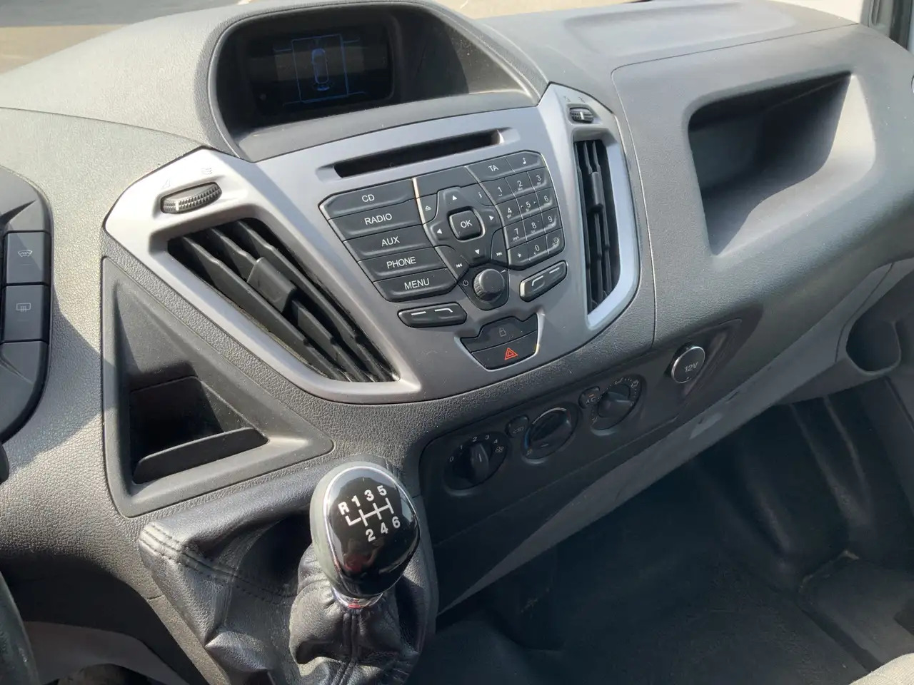 Ford Transit Custom 290 2.2 TDCI L1H2 Trend Airco Cruise 3 Zits Trekha - Dubă: Foto 4 Ford Transit Custom 290 2.2 TDCI L1H2 Trend Airco Cruise 3 Zits Trekha - Dubă: Foto 4