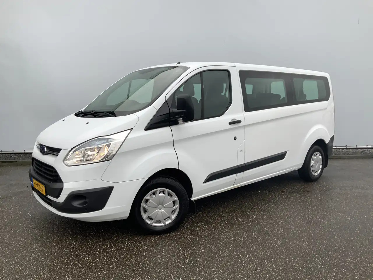 Ford Transit Custom 300 2.2 TDCI L2H1 (11000,- ex btw /ex bpm)Trend - Transport persoane: Foto 1 Ford Transit Custom 300 2.2 TDCI L2H1 (11000,- ex btw /ex bpm)Trend - Transport persoane: Foto 1
