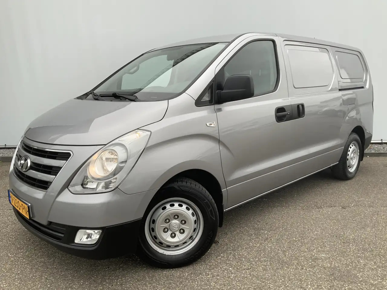 Hyundai H 300 2.5 CRDi Dynamic Dub Schuifdeur Airco Navi 3 Zits - Dubă: Foto 1 Hyundai H 300 2.5 CRDi Dynamic Dub Schuifdeur Airco Navi 3 Zits - Dubă: Foto 1