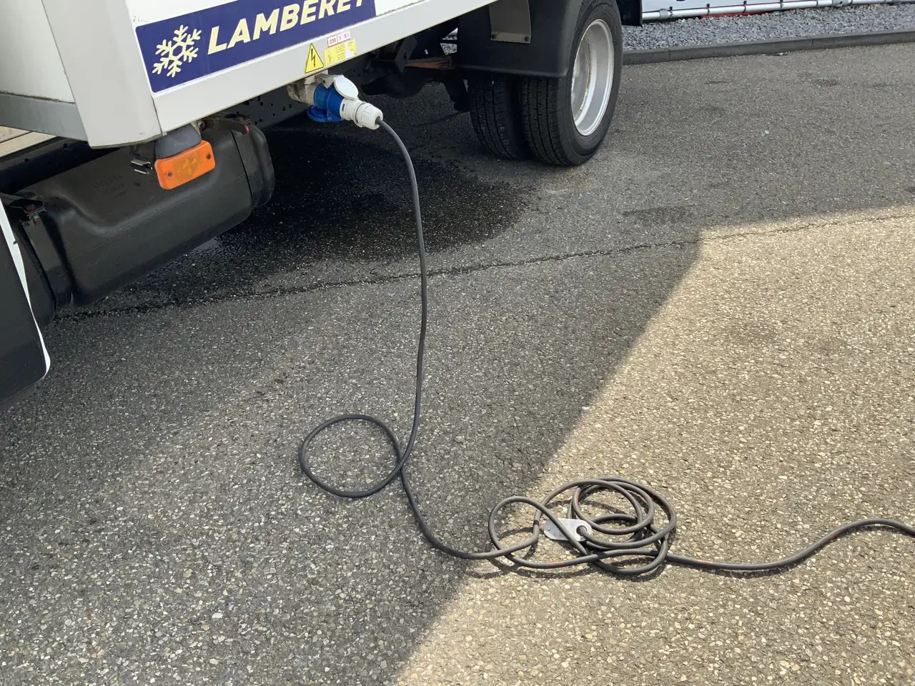 Iveco Daily 35C13 2.3 375 Automaat Koelmeubelbak Deuren Dag&Na - Autoutilitară frigorifica: Foto 2 Iveco Daily 35C13 2.3 375 Automaat Koelmeubelbak Deuren Dag&Na - Autoutilitară frigorifica: Foto 2