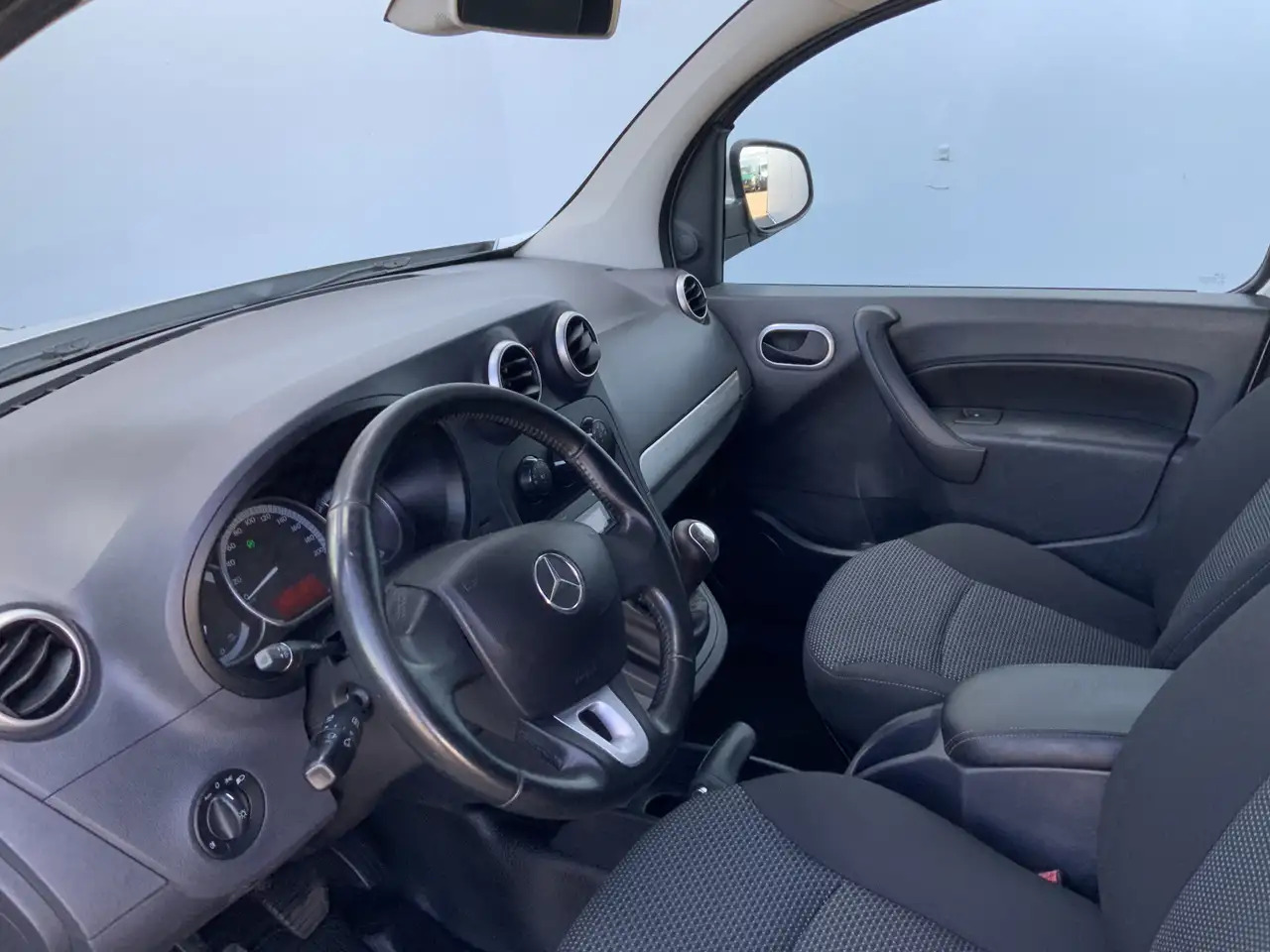 Mercedes-Benz Citan 109 CDI BlueEFFICIENCY Airco Cruise Euro 5 - Autoutilitară compactă: Foto 5 Mercedes-Benz Citan 109 CDI BlueEFFICIENCY Airco Cruise Euro 5 - Autoutilitară compactă: Foto 5