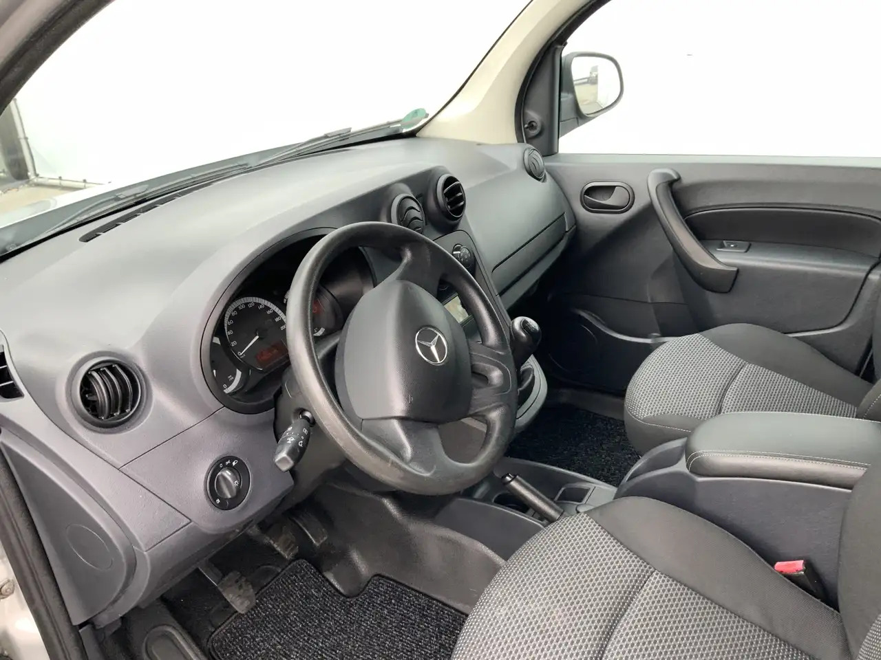 Mercedes-Benz Citan 109 CDI BlueEFFICIENCY Business Ambition Airco Tre - Autoutilitară compactă: Foto 5 Mercedes-Benz Citan 109 CDI BlueEFFICIENCY Business Ambition Airco Tre - Autoutilitară compactă: Foto 5