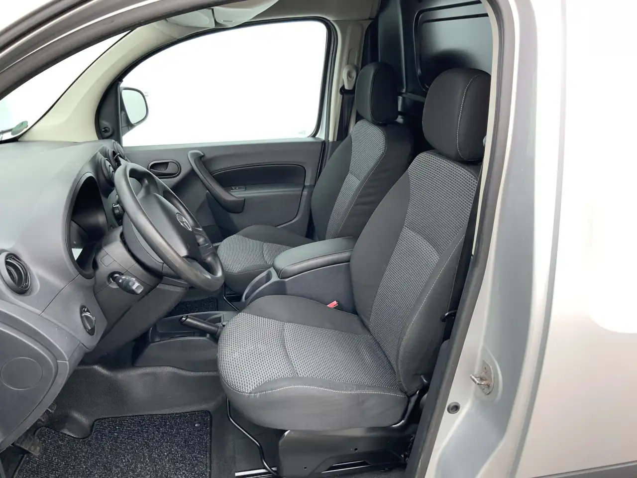 Mercedes-Benz Citan 109 CDI BlueEFFICIENCY Business Ambition Airco Tre - Autoutilitară compactă: Foto 4 Mercedes-Benz Citan 109 CDI BlueEFFICIENCY Business Ambition Airco Tre - Autoutilitară compactă: Foto 4