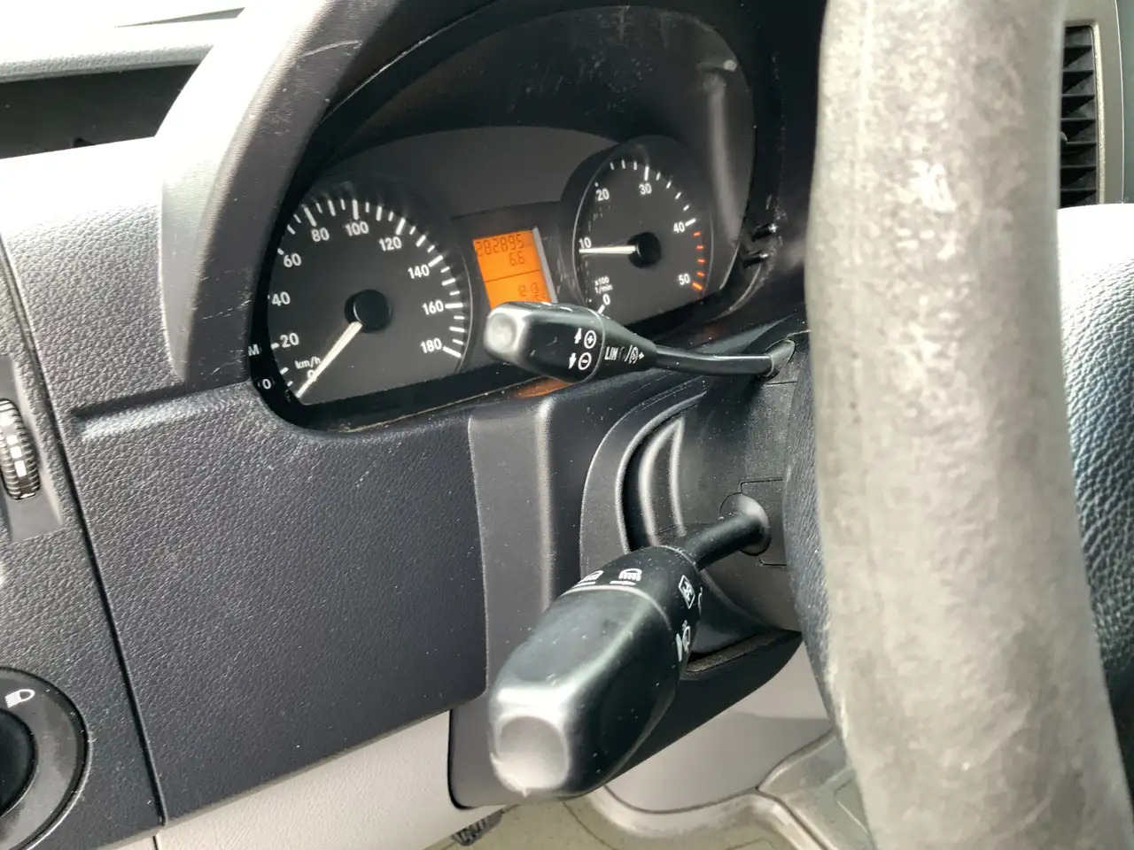 Mercedes-Benz Sprinter 213 2.2 CDI 325 L1H1 Airco Cruise Euro 4 - Dubă: Foto 4 Mercedes-Benz Sprinter 213 2.2 CDI 325 L1H1 Airco Cruise Euro 4 - Dubă: Foto 4