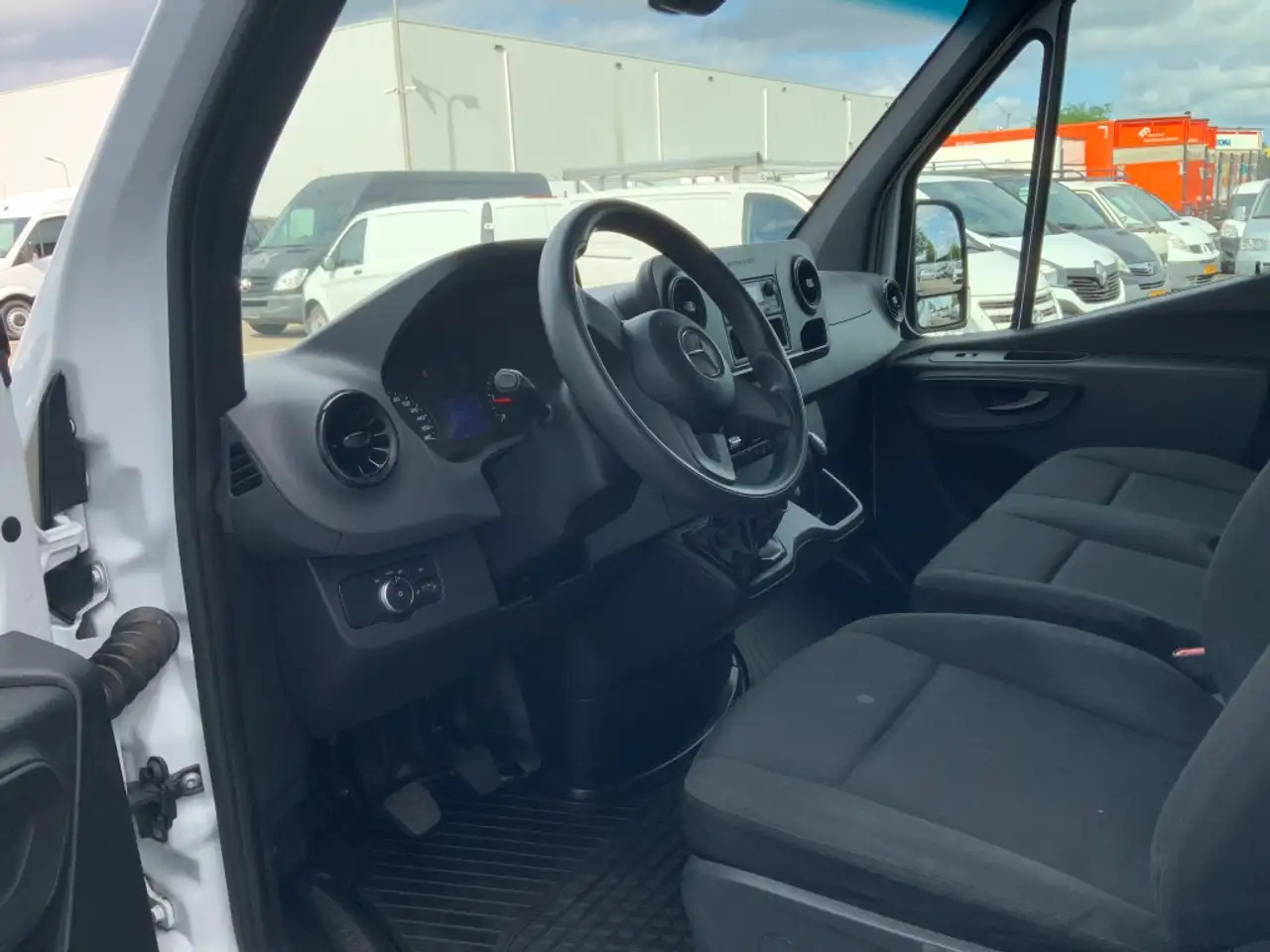 Mercedes-Benz Sprinter 314 2.2 CDI 366 L2H2 Airco 3 Zits Euro 6 - Dubă: Foto 5 Mercedes-Benz Sprinter 314 2.2 CDI 366 L2H2 Airco 3 Zits Euro 6 - Dubă: Foto 5