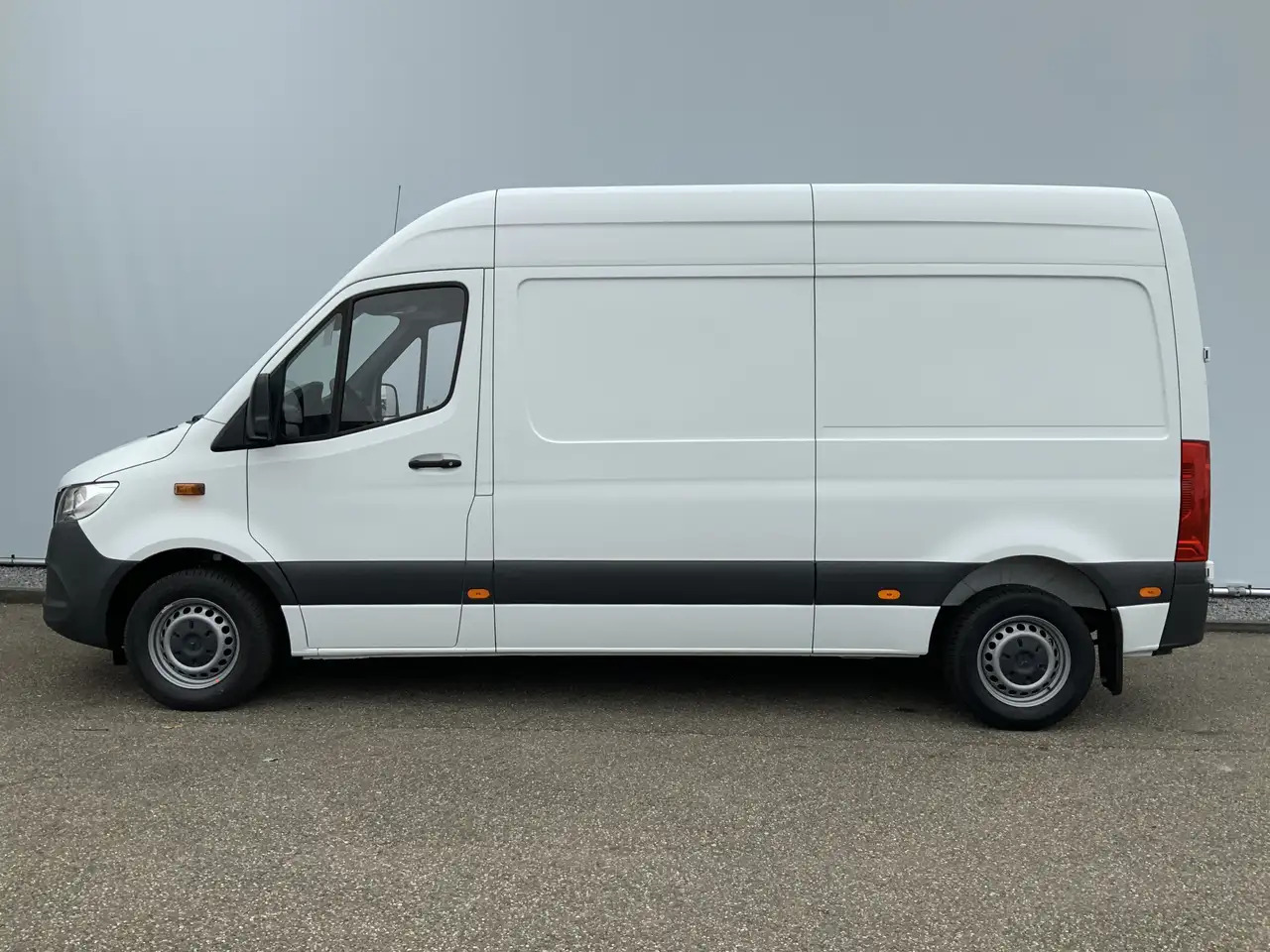 Mercedes-Benz Sprinter 314 2.2 CDI L2H2 Airco Camera Navi 3 Zits MBUX Sch - Dubă: Foto 3 Mercedes-Benz Sprinter 314 2.2 CDI L2H2 Airco Camera Navi 3 Zits MBUX Sch - Dubă: Foto 3