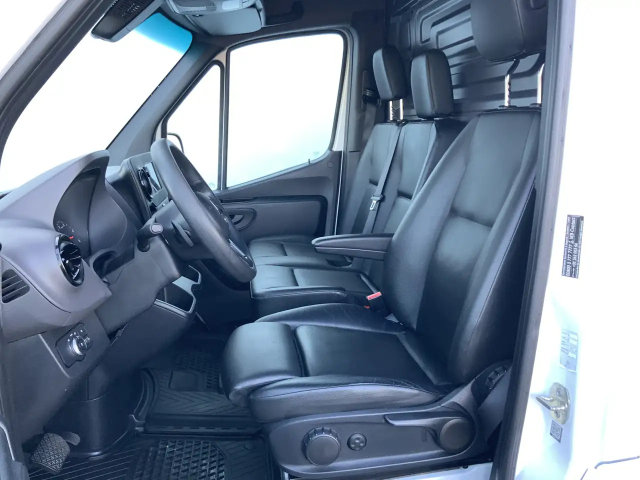 Mercedes-Benz Sprinter 319 3.0 CDI L2H2 Automaat Airco Navi Cruise Leer 3 - Dubă: Foto 4 Mercedes-Benz Sprinter 319 3.0 CDI L2H2 Automaat Airco Navi Cruise Leer 3 - Dubă: Foto 4