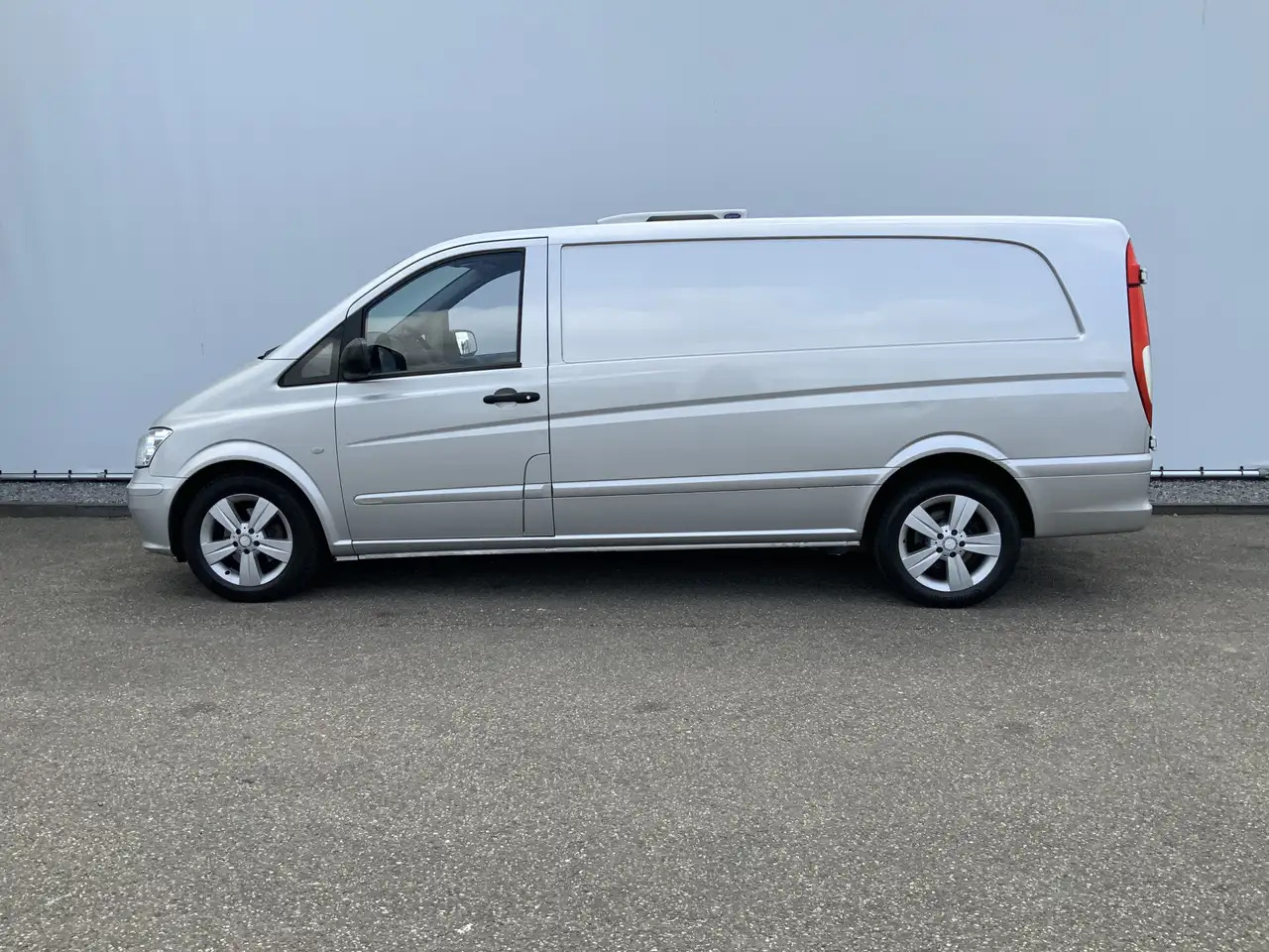 Mercedes-Benz Vito 122 CDI Automaat Koel Auto werkt 100 % 0.gr Airco - Autoutilitară frigorifica: Foto 3 Mercedes-Benz Vito 122 CDI Automaat Koel Auto werkt 100 % 0.gr Airco - Autoutilitară frigorifica: Foto 3