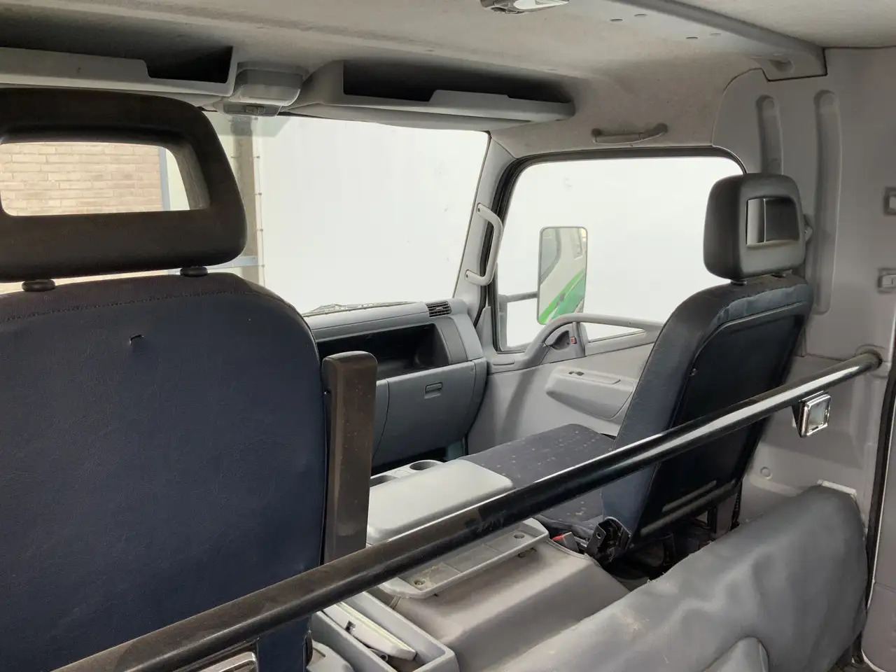 Mitsubishi Canter 3C13 3.0 DI 335 Dub Cab 6 pers Pick Up Airco Trekh - Camion platformă: Foto 5 Mitsubishi Canter 3C13 3.0 DI 335 Dub Cab 6 pers Pick Up Airco Trekh - Camion platformă: Foto 5