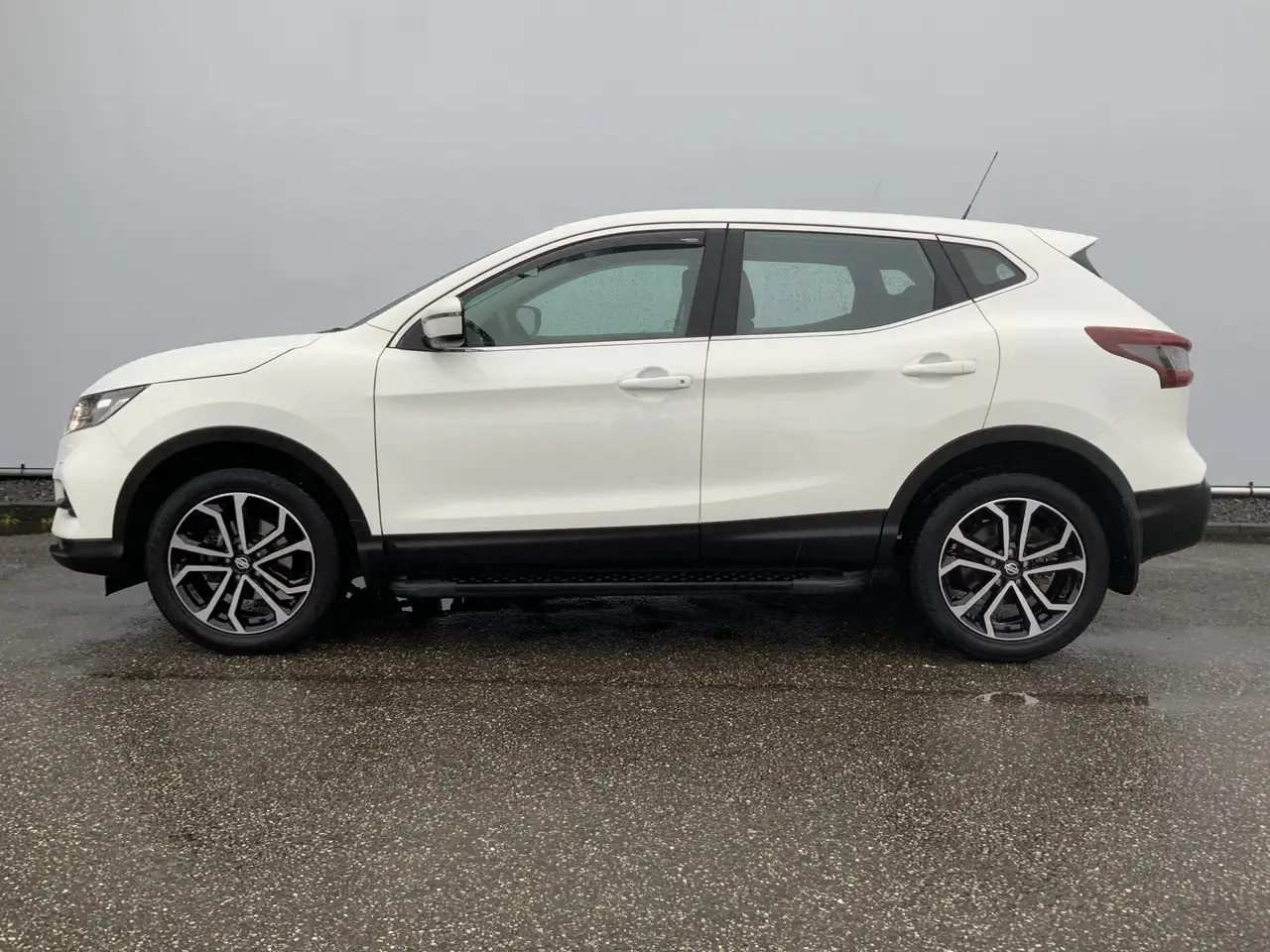 Nissan Qashqai 1.3 DIG-T Visia A SUV Airco Cruise Groot Scherm Na - SUV: Foto 4 Nissan Qashqai 1.3 DIG-T Visia A SUV Airco Cruise Groot Scherm Na - SUV: Foto 4