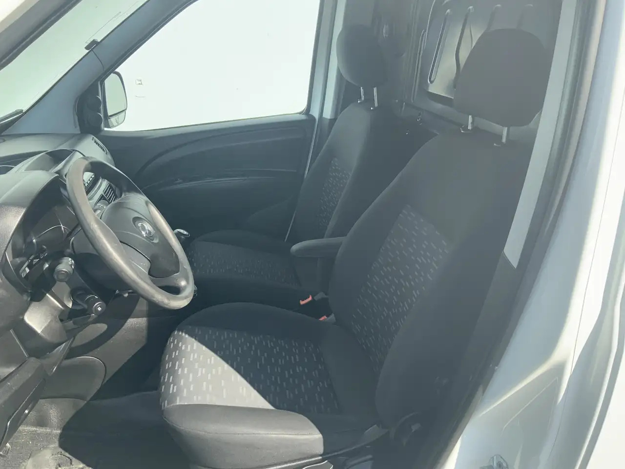 Opel Combo 1.3 CDTi L1H1 EXPORT ecoFLEX Edition Airco Trekhaa - Autoutilitară compactă: Foto 4 Opel Combo 1.3 CDTi L1H1 EXPORT ecoFLEX Edition Airco Trekhaa - Autoutilitară compactă: Foto 4