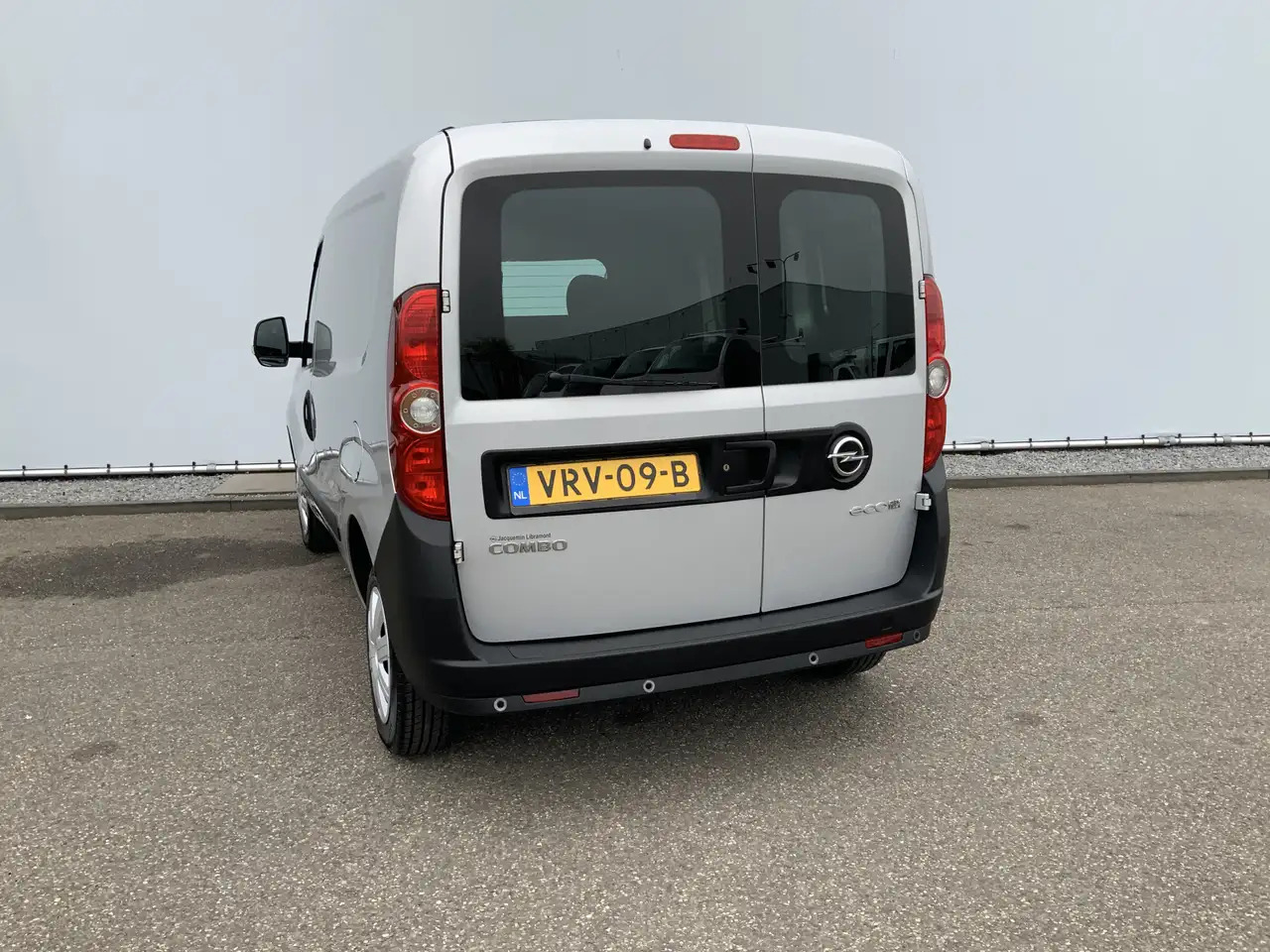 Opel Combo 1.3 CDTi L1H1 Edition Airco Euro 6 - Autoutilitară compactă: Foto 2 Opel Combo 1.3 CDTi L1H1 Edition Airco Euro 6 - Autoutilitară compactă: Foto 2