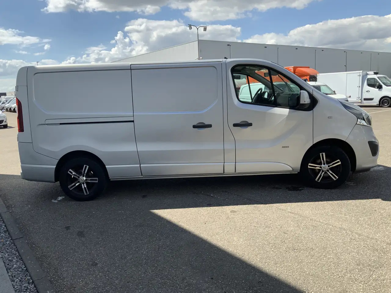 Opel Vivaro 1.6 CDTI L2H1 Sport EcoFlex (MOTOR DEFECT !!!!)Air - Dubă: Foto 2 Opel Vivaro 1.6 CDTI L2H1 Sport EcoFlex (MOTOR DEFECT !!!!)Air - Dubă: Foto 2