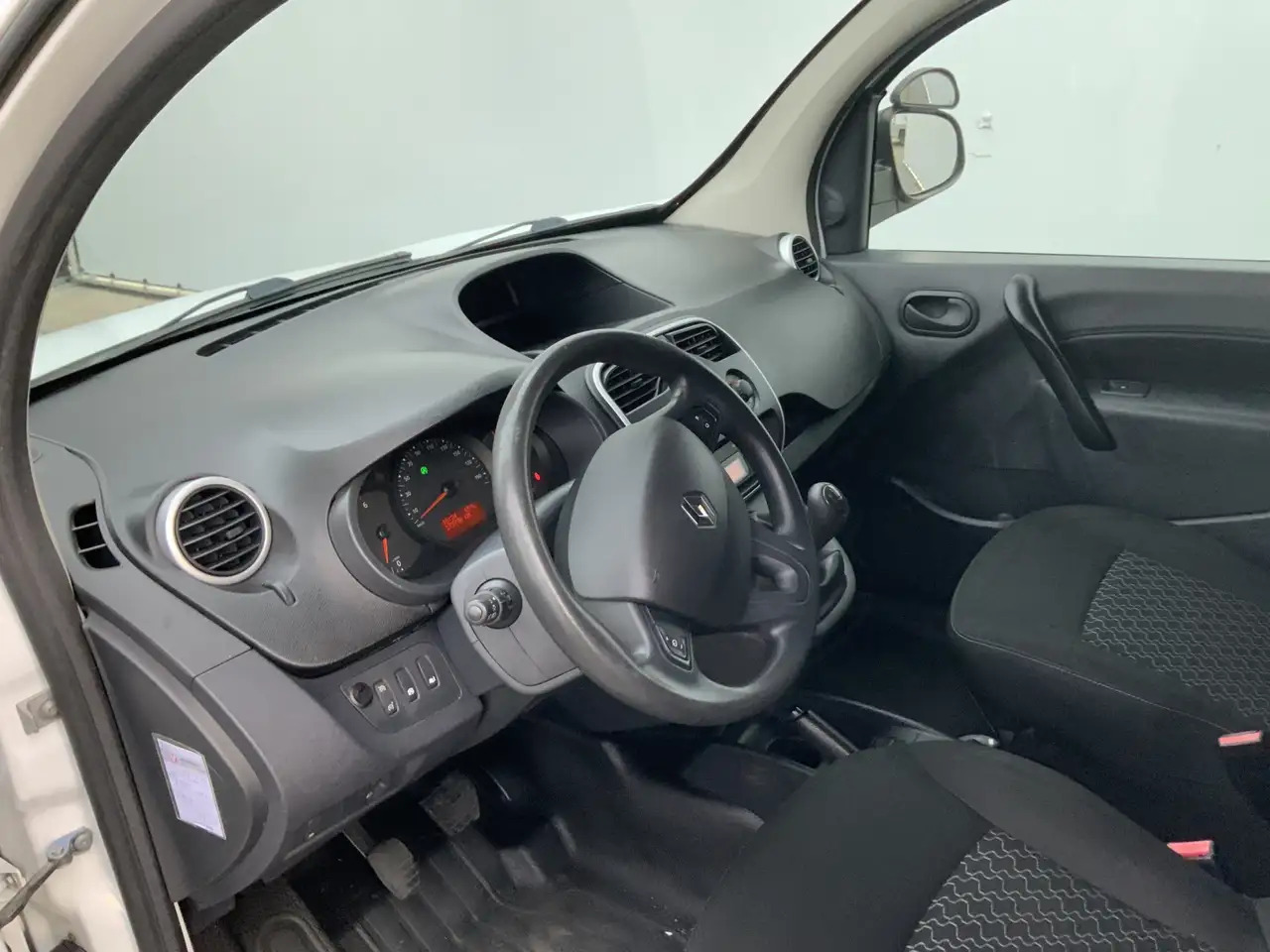 Renault Kangoo 1.5 dCi 90 Energy Luxe Airco Cruise Euro 6 - Autoutilitară compactă: Foto 5 Renault Kangoo 1.5 dCi 90 Energy Luxe Airco Cruise Euro 6 - Autoutilitară compactă: Foto 5