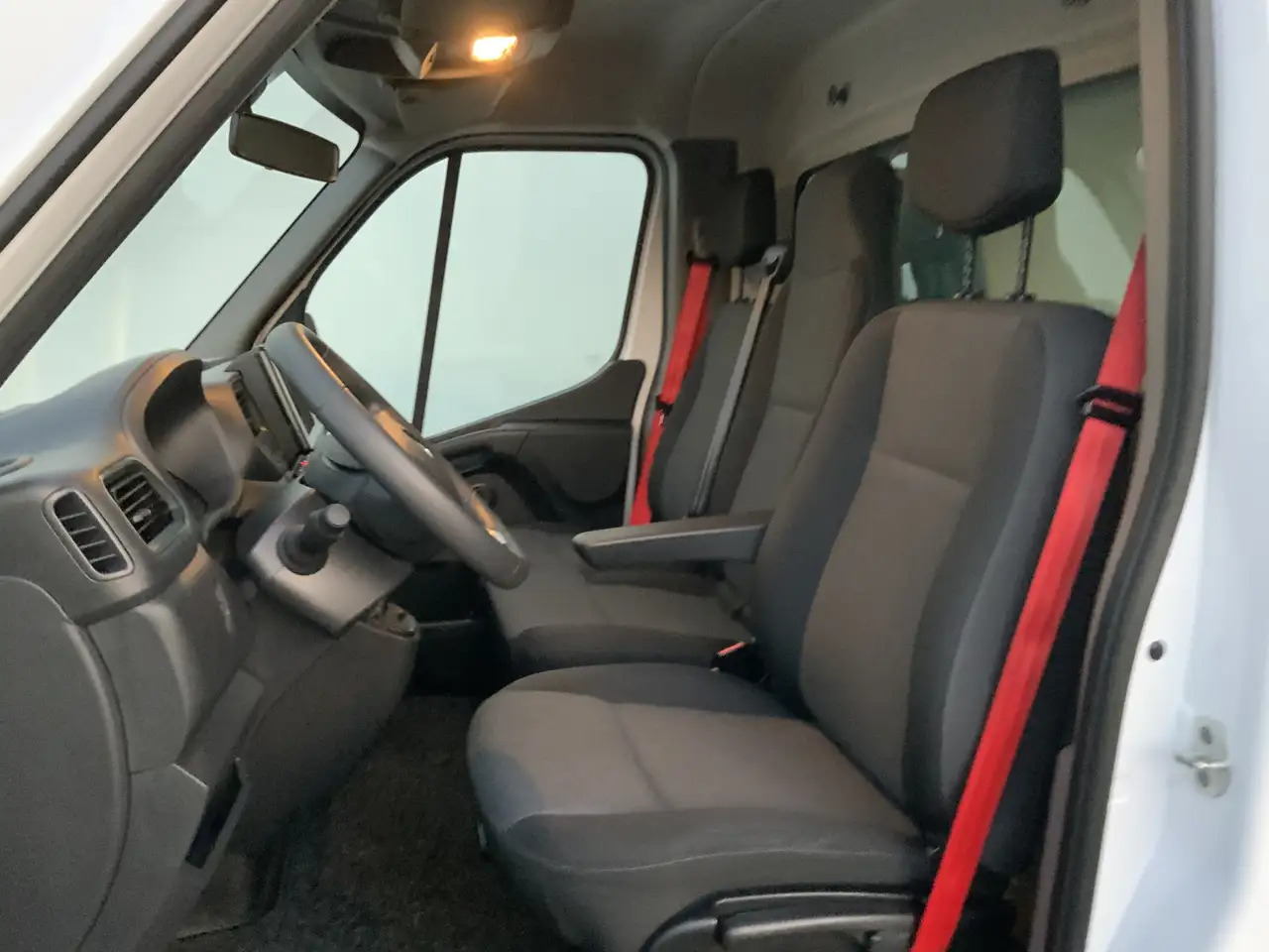 Renault Master T35 2.3 dCi 145 L3 Meubelbak&Klep Zijdeur Airco Cr - Autoutilitară box: Foto 5 Renault Master T35 2.3 dCi 145 L3 Meubelbak&Klep Zijdeur Airco Cr - Autoutilitară box: Foto 5