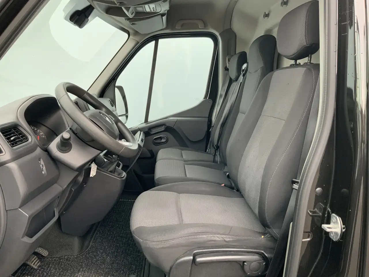 Renault Master T35 2.3 dCi 150 L2H2 Airco Cruise 3 Zits Camera Tr - Dubă: Foto 4 Renault Master T35 2.3 dCi 150 L2H2 Airco Cruise 3 Zits Camera Tr - Dubă: Foto 4