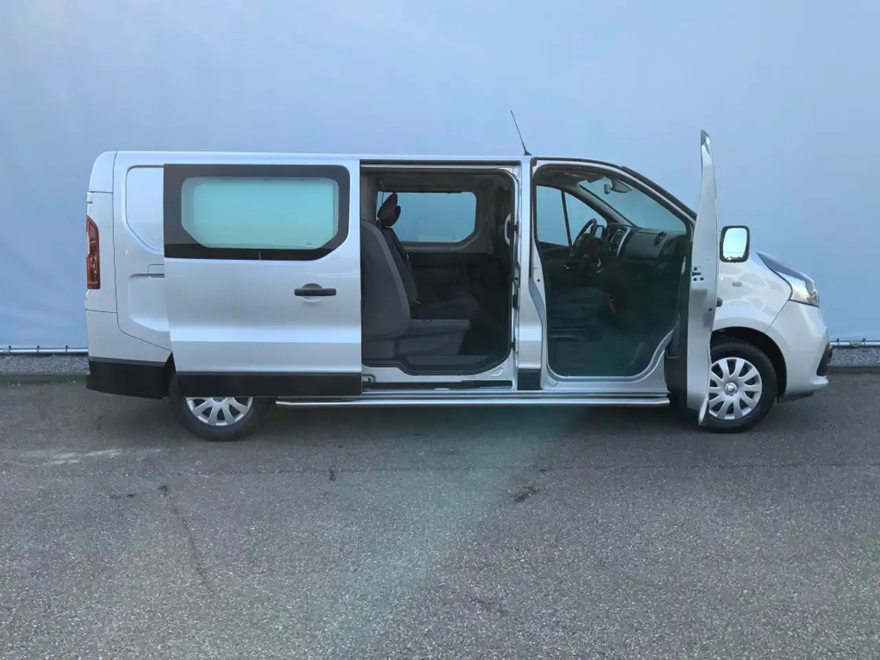 Renault Trafic 1.6 dCi T29 L2H1 Dub Cab Airco Camera Navi Trekhaa - Autoutilitară cabină dublă: Foto 5 Renault Trafic 1.6 dCi T29 L2H1 Dub Cab Airco Camera Navi Trekhaa - Autoutilitară cabină dublă: Foto 5