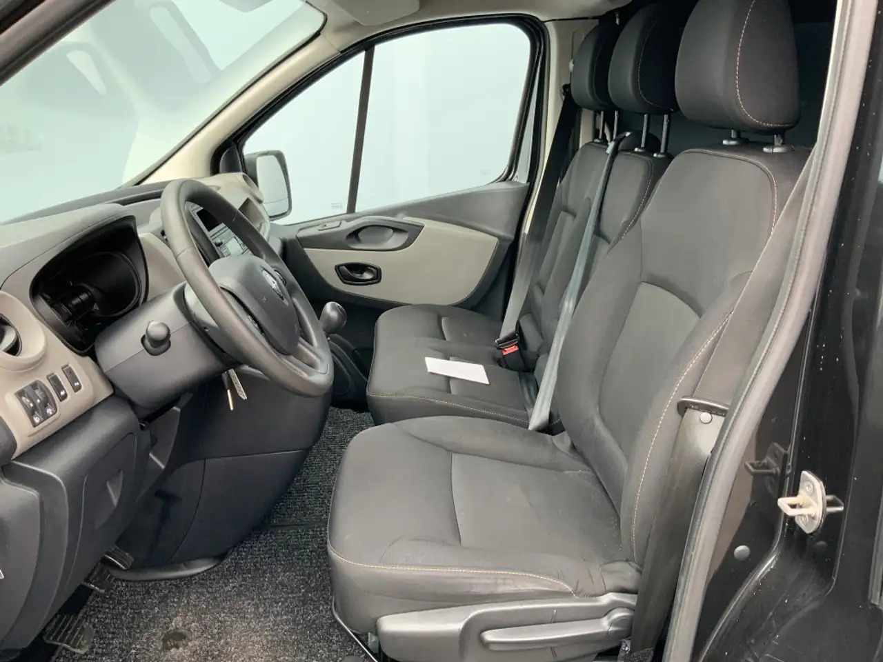Renault Trafic 1.6 dCi T29 L2H2 Comfort Energy Airco Cruise 3 Zit - Dubă: Foto 5 Renault Trafic 1.6 dCi T29 L2H2 Comfort Energy Airco Cruise 3 Zit - Dubă: Foto 5