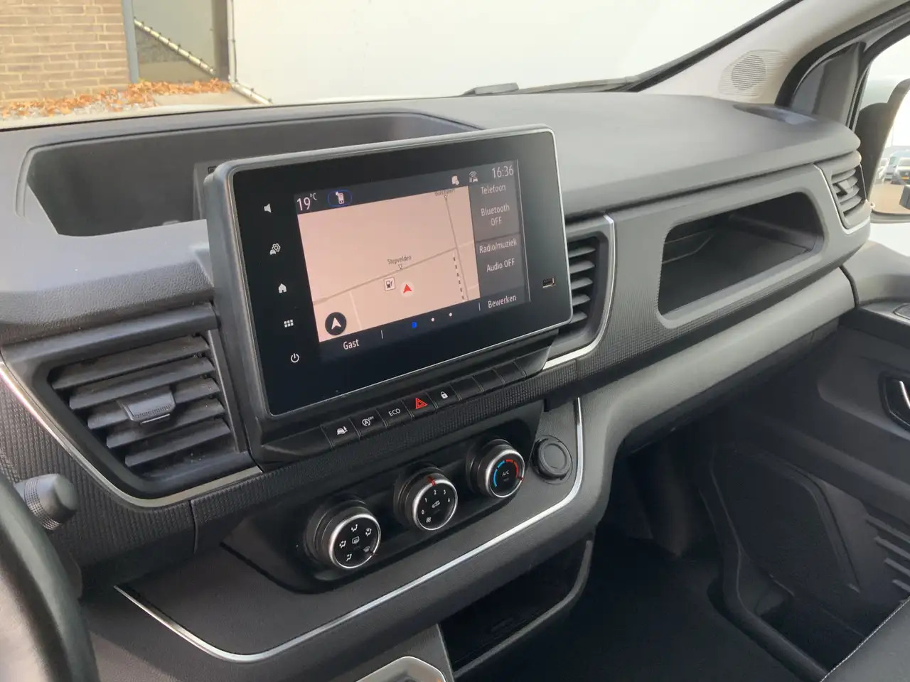 Dubă Renault Trafic 2.0 dCi 130 T30 L2H1 Work Edition Airco Cruise Nav: Foto 13 Dubă Renault Trafic 2.0 dCi 130 T30 L2H1 Work Edition Airco Cruise Nav: Foto 13