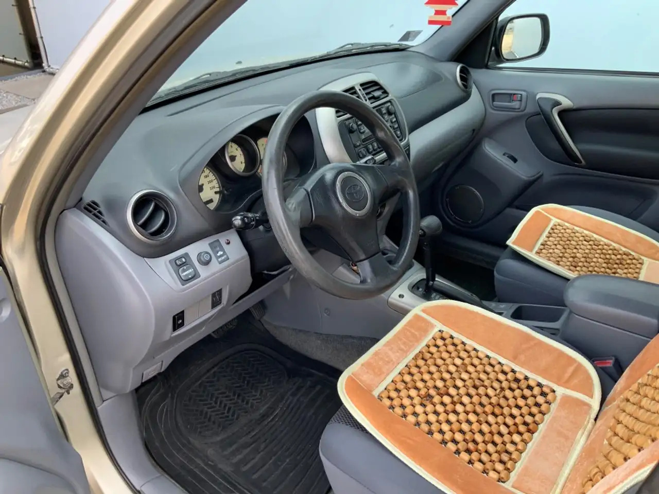 Toyota RAV 4 EXPORT FIXPRICE !!!! 4X4 Airco Cruise Automaat Alu - SUV: Foto 5 Toyota RAV 4 EXPORT FIXPRICE !!!! 4X4 Airco Cruise Automaat Alu - SUV: Foto 5