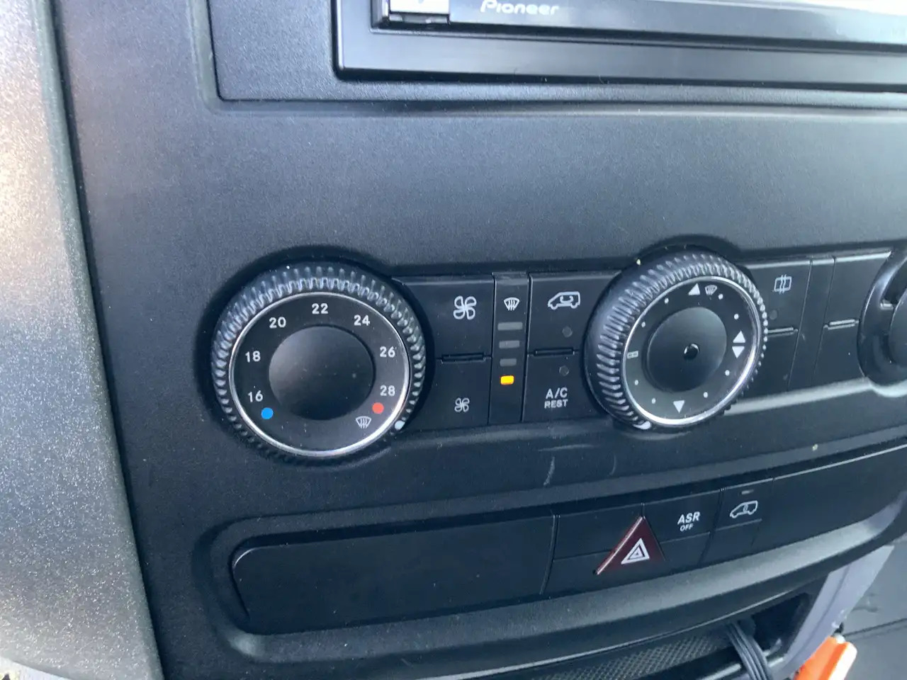 Volkswagen Crafter 50 2.0 TDI L2H1Pick Up Airco Cruise Trekhaak 3500 - Autoutilitară cu platformă: Foto 5 Volkswagen Crafter 50 2.0 TDI L2H1Pick Up Airco Cruise Trekhaak 3500 - Autoutilitară cu platformă: Foto 5