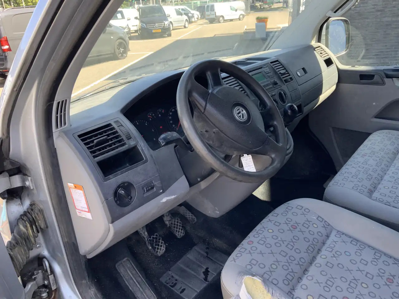 Volkswagen T5 Transporter 1.9 TDI 340 MHD (Versnellingsbak Defekt !!)Airco 3 - Dubă: Foto 3 Volkswagen T5 Transporter 1.9 TDI 340 MHD (Versnellingsbak Defekt !!)Airco 3 - Dubă: Foto 3