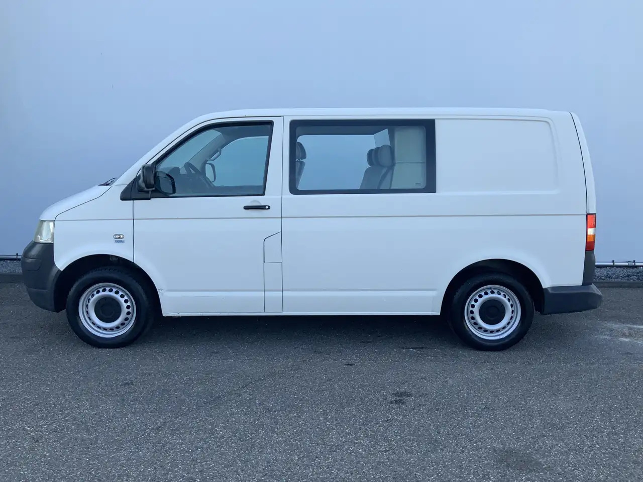Volkswagen T5 Transporter 2.5 TDI 300 Budgetline Automaat DubCab Airco Trekh - Autoutilitară cabină dublă: Foto 3 Volkswagen T5 Transporter 2.5 TDI 300 Budgetline Automaat DubCab Airco Trekh - Autoutilitară cabină dublă: Foto 3