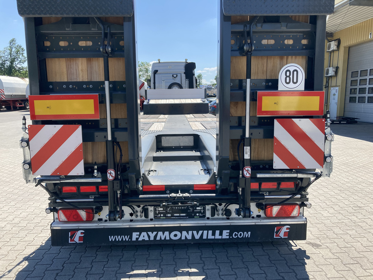 FAYMONVILLE 4(2+2)-Achs-Tele-Semi mit Radmulden und Rampen - Semiremorcă transport agabaritic: Foto 4 FAYMONVILLE 4(2+2)-Achs-Tele-Semi mit Radmulden und Rampen - Semiremorcă transport agabaritic: Foto 4
