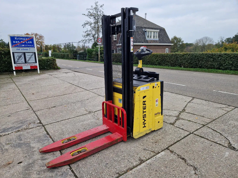 Hyster S1.5S elektrische stapelaar - Transpalet la mare înălţime: Foto 2 Hyster S1.5S elektrische stapelaar - Transpalet la mare înălţime: Foto 2