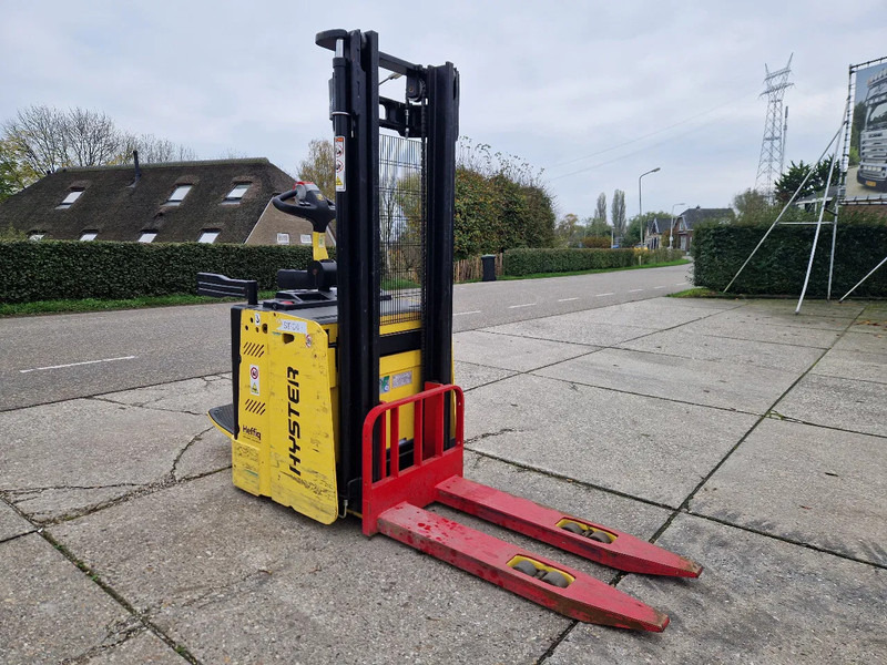 Hyster S1.5S elektrische stapelaar - Transpalet la mare înălţime: Foto 3 Hyster S1.5S elektrische stapelaar - Transpalet la mare înălţime: Foto 3