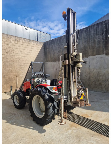 Onbekend Valpadana 1550 4x4 drilling tractor - Maşină de foraj: Foto 1 Onbekend Valpadana 1550 4x4 drilling tractor - Maşină de foraj: Foto 1
