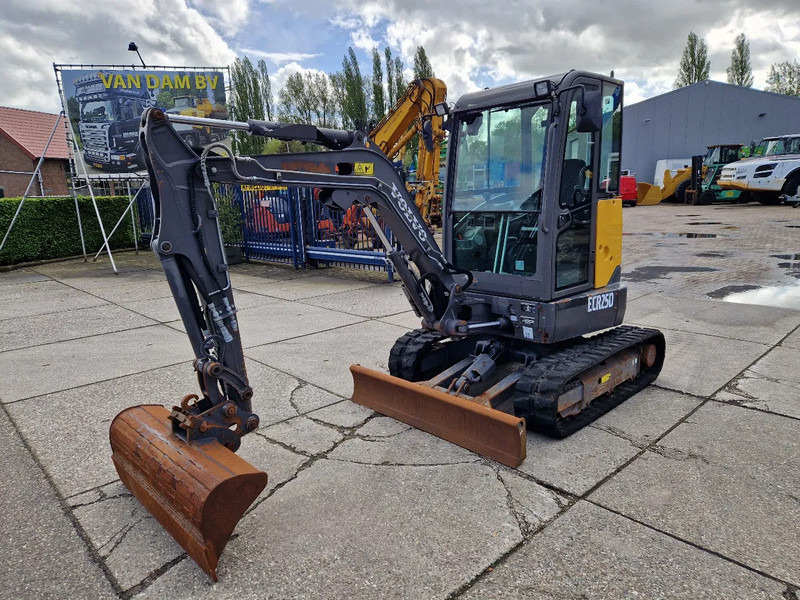 Volvo ECR25D met 2562 uur - Mini excavator: Foto 1 Volvo ECR25D met 2562 uur - Mini excavator: Foto 1