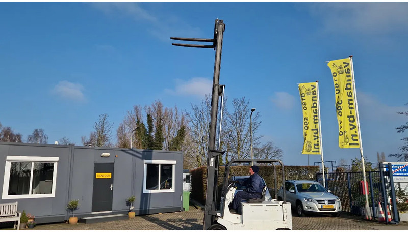 Electrostivuitor Yale 4.5 ton elektrisch triplomast: Foto 10 Electrostivuitor Yale 4.5 ton elektrisch triplomast: Foto 10