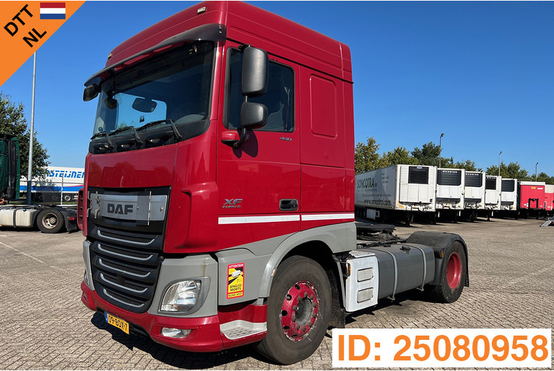 DAF XF106.440 Space Cab - Cap tractor: Foto 1 DAF XF106.440 Space Cab - Cap tractor: Foto 1