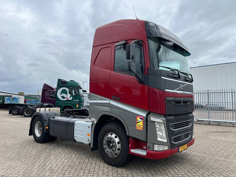 Volvo FH13.420 Globetrotter - ADR - Cap tractor: Foto 3 Volvo FH13.420 Globetrotter - ADR - Cap tractor: Foto 3