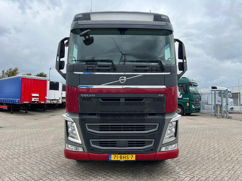 Volvo FH13.420 Globetrotter - ADR - Cap tractor: Foto 2 Volvo FH13.420 Globetrotter - ADR - Cap tractor: Foto 2