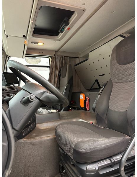 Camion cu prelată DAF CF 370: Foto 11 Camion cu prelată DAF CF 370: Foto 11