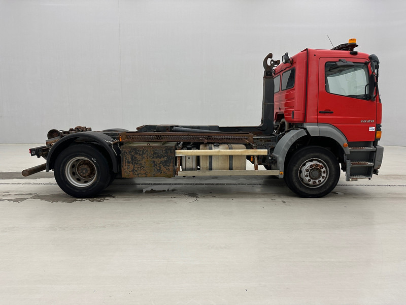 Mercedes-Benz Atego 1828 - Camion cu cârlig: Foto 4 Mercedes-Benz Atego 1828 - Camion cu cârlig: Foto 4