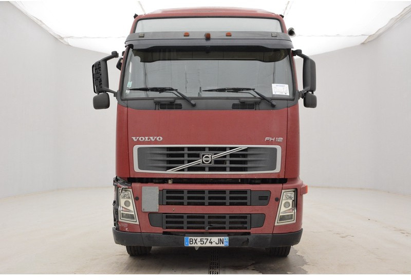 Volvo FH12.460 Globetrotter* - Camion platformă: Foto 2 Volvo FH12.460 Globetrotter* - Camion platformă: Foto 2